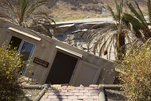 500-dead-sea-sinkholes (1)